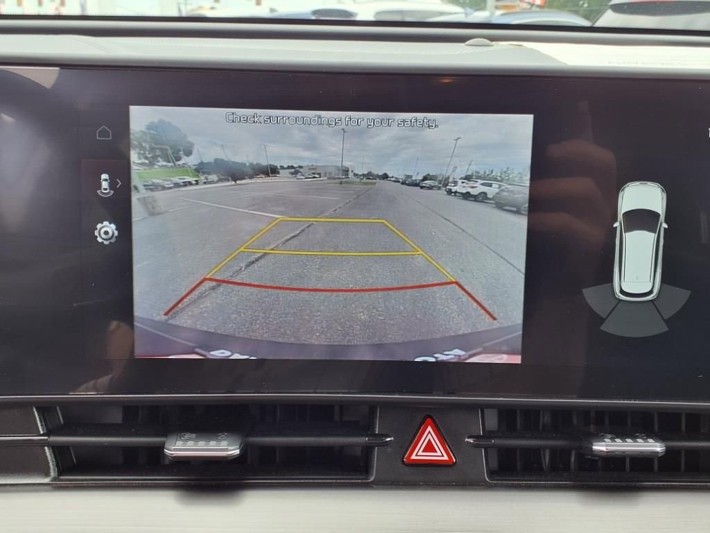 Used 2024 Kia Sportage EX image 12