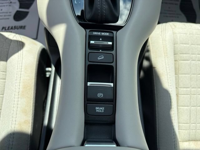 Used 2025 Honda HR-V LX image 18
