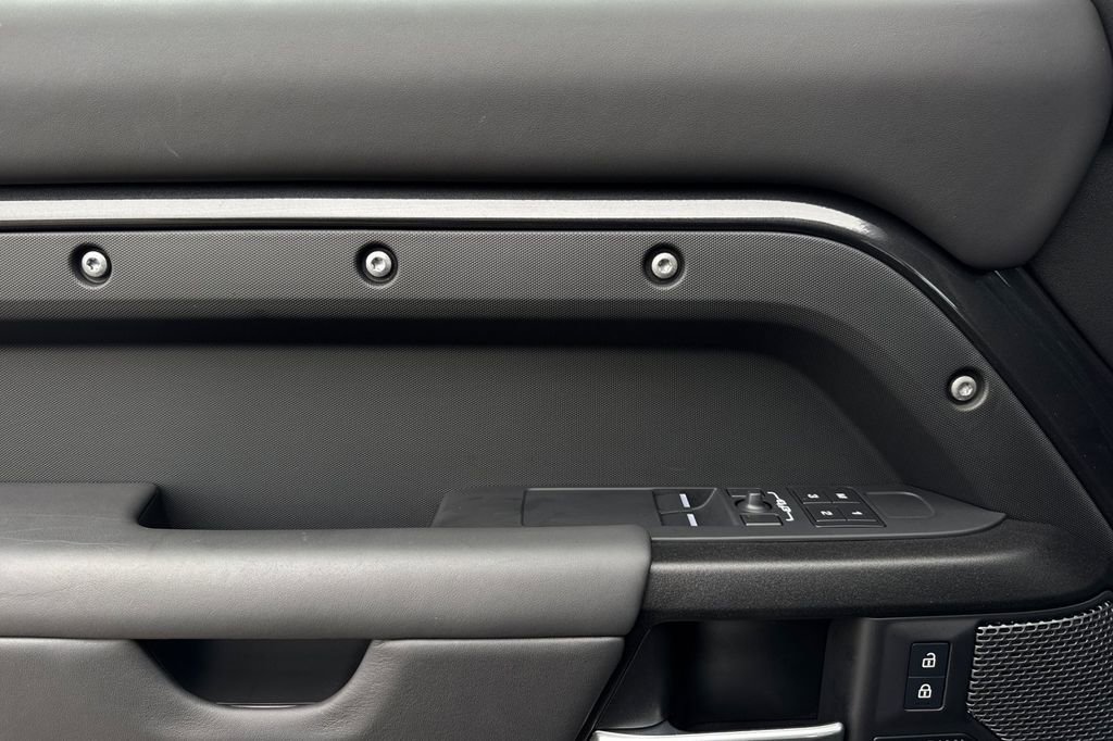 Used 2023 Land Rover Defender 90 V8 image 11