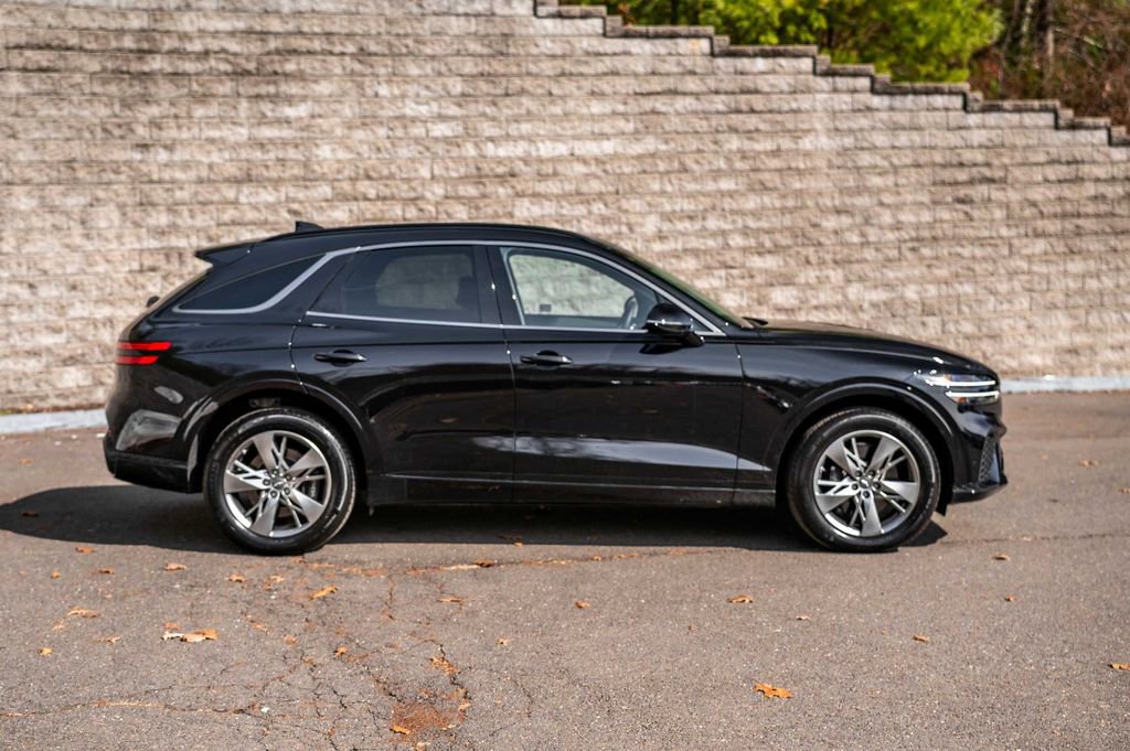 Used 2025 Genesis GV70 3.5T Sport image 3