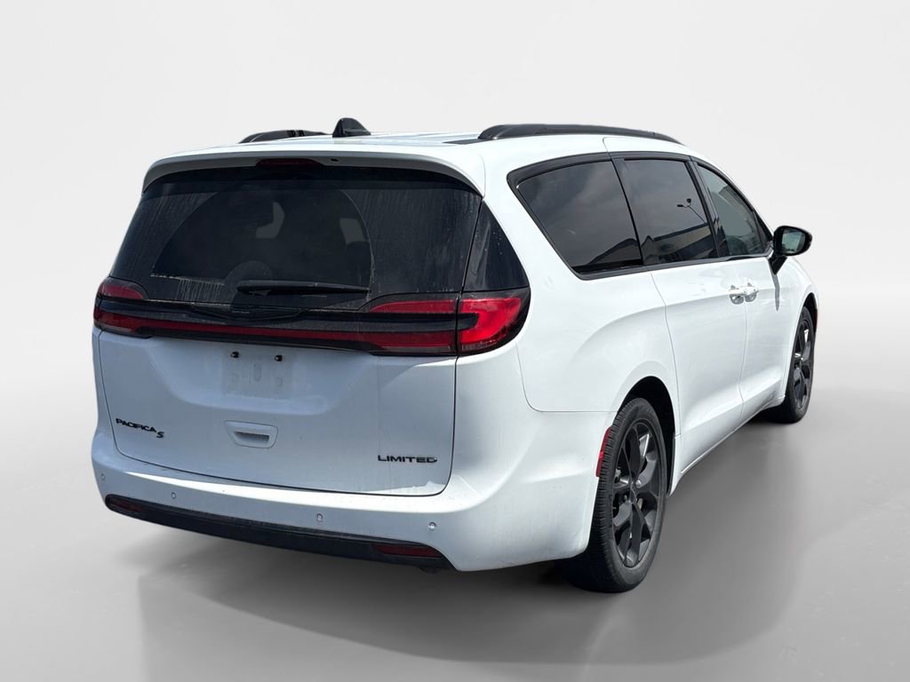 Used 2025 Chrysler Pacifica Limited FWD image 5