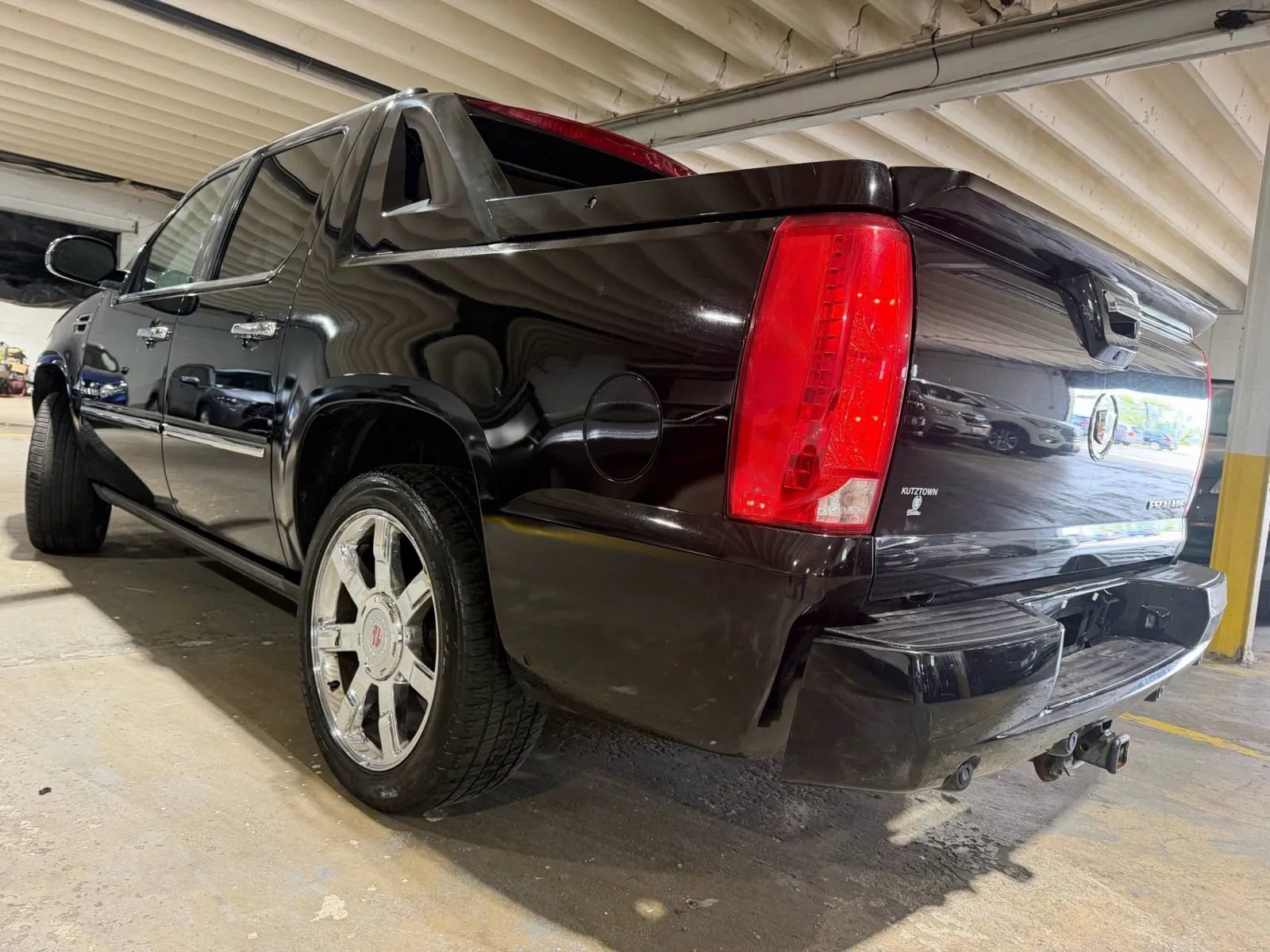 Used 2013 Cadillac Escalade EXT Premium AWD/4WD image 3
