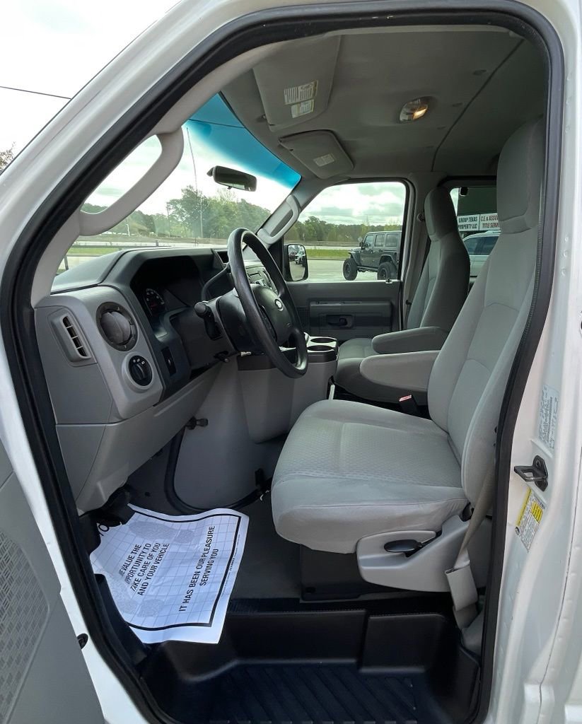 Used 2009 Ford E-350 and Econoline 350 XLT image 16