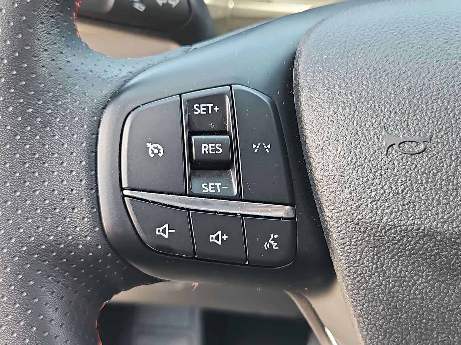 Used 2025 Ford Escape ST-Line FWD image 23
