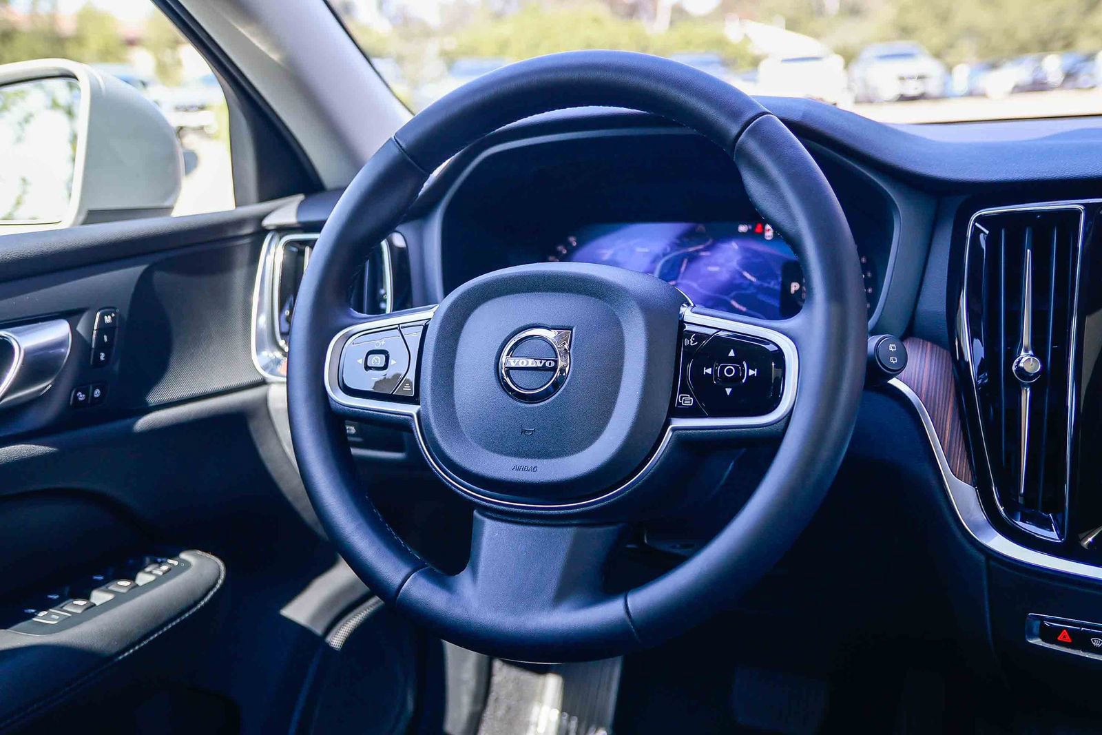 Used 2025 Volvo V60 B5 Cross Country Plus image 16