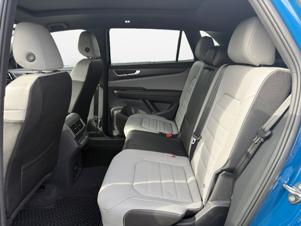 New 2026 Volkswagen Atlas Cross Sport SEL R-Line image 13