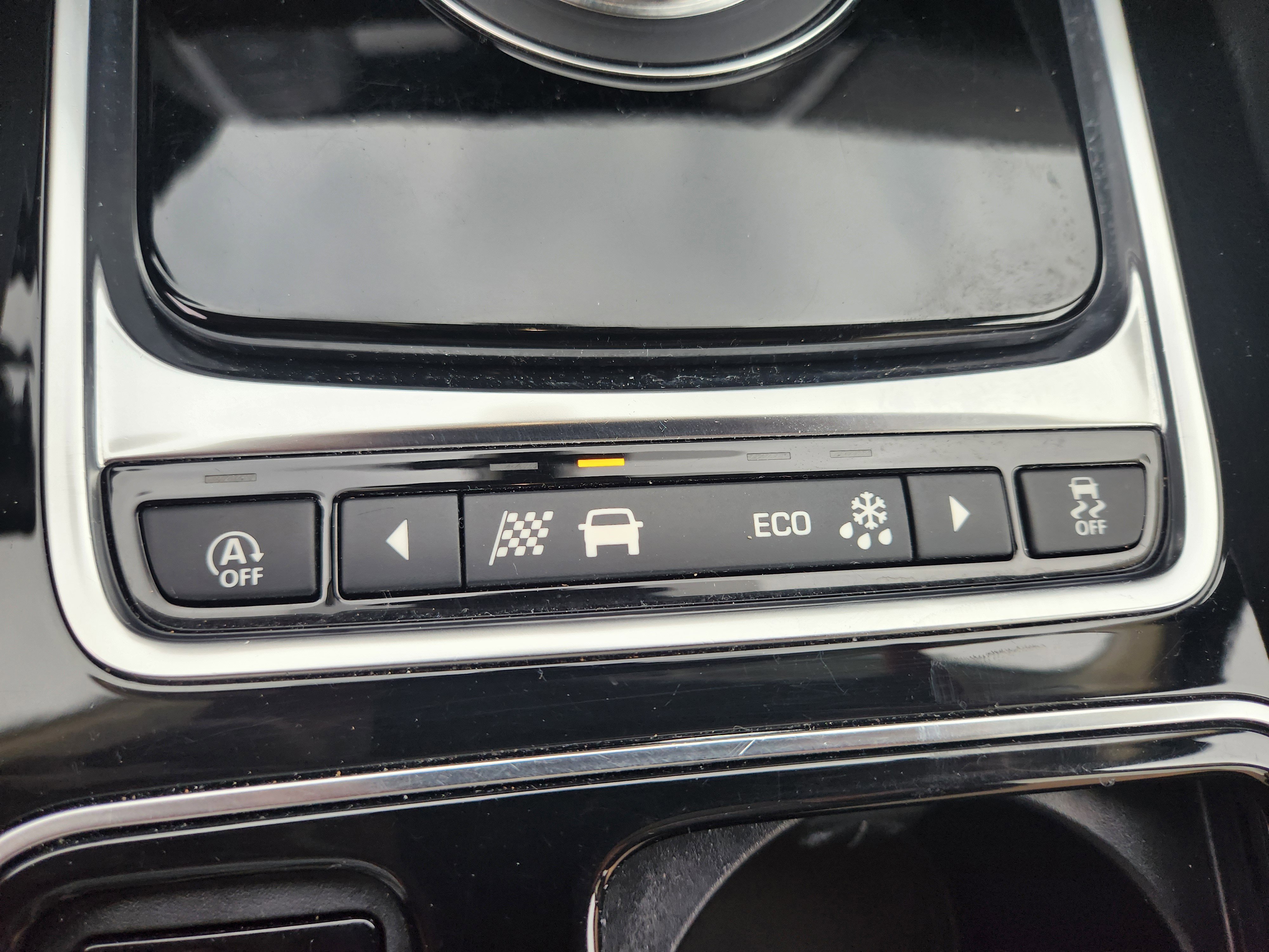 Used 2018 Jaguar F-PACE Premium image 31