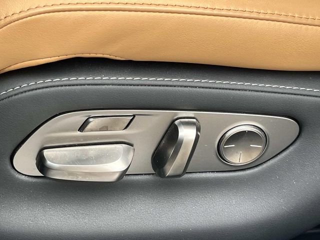 Certified 2023 Lexus LS 500 w/ Accessory Package (Z2) RWD image 31