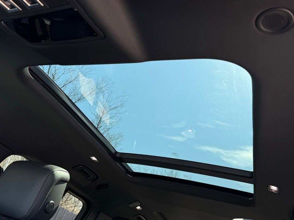 New 2026 Land Rover Defender 130 X-Dynamic SE image 31