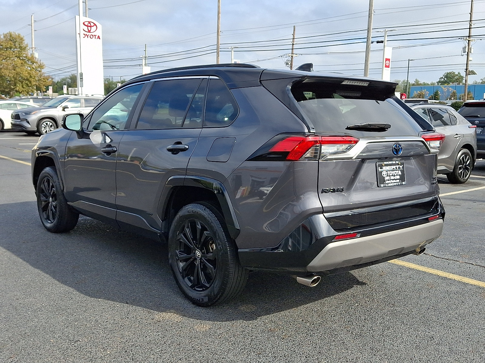 Used 2022 Toyota RAV4 XSE w/ XSE Grade Weather Package AWD/4WD image 4