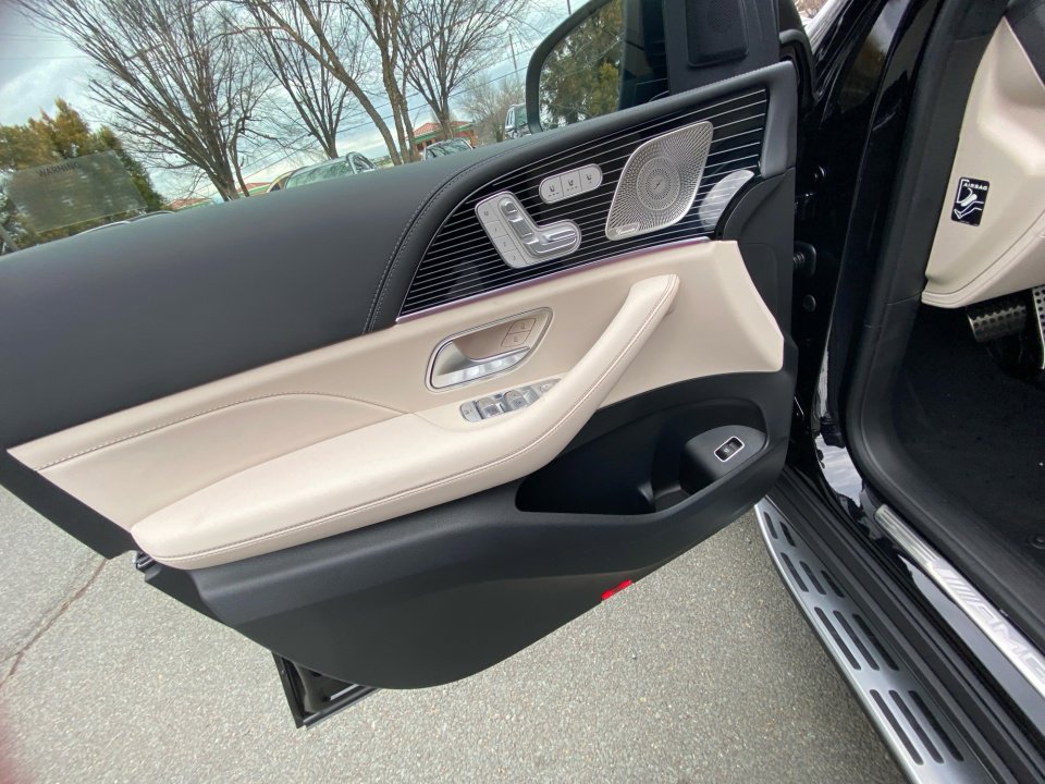 New 2026 Mercedes-Benz GLS 63 AMG 4MATIC image 32