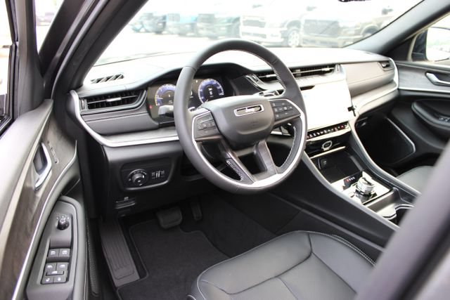 New 2026 Jeep Grand Cherokee Limited AWD/4WD image 17