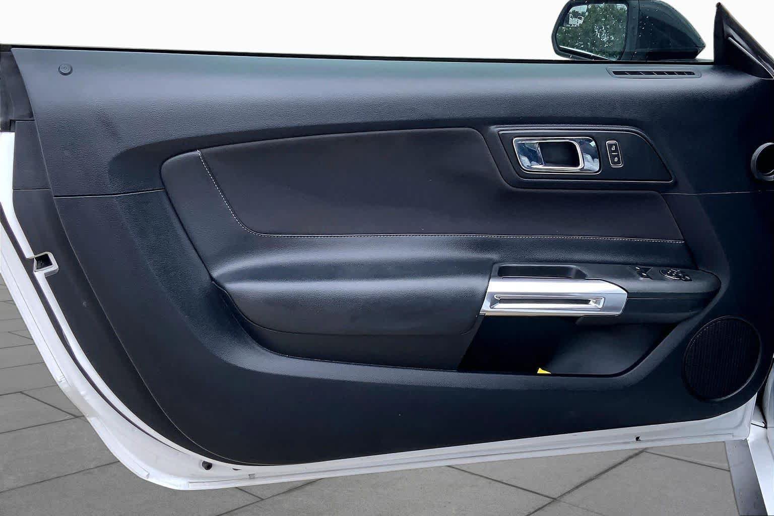Used 2015 Ford Mustang Coupe RWD image 18