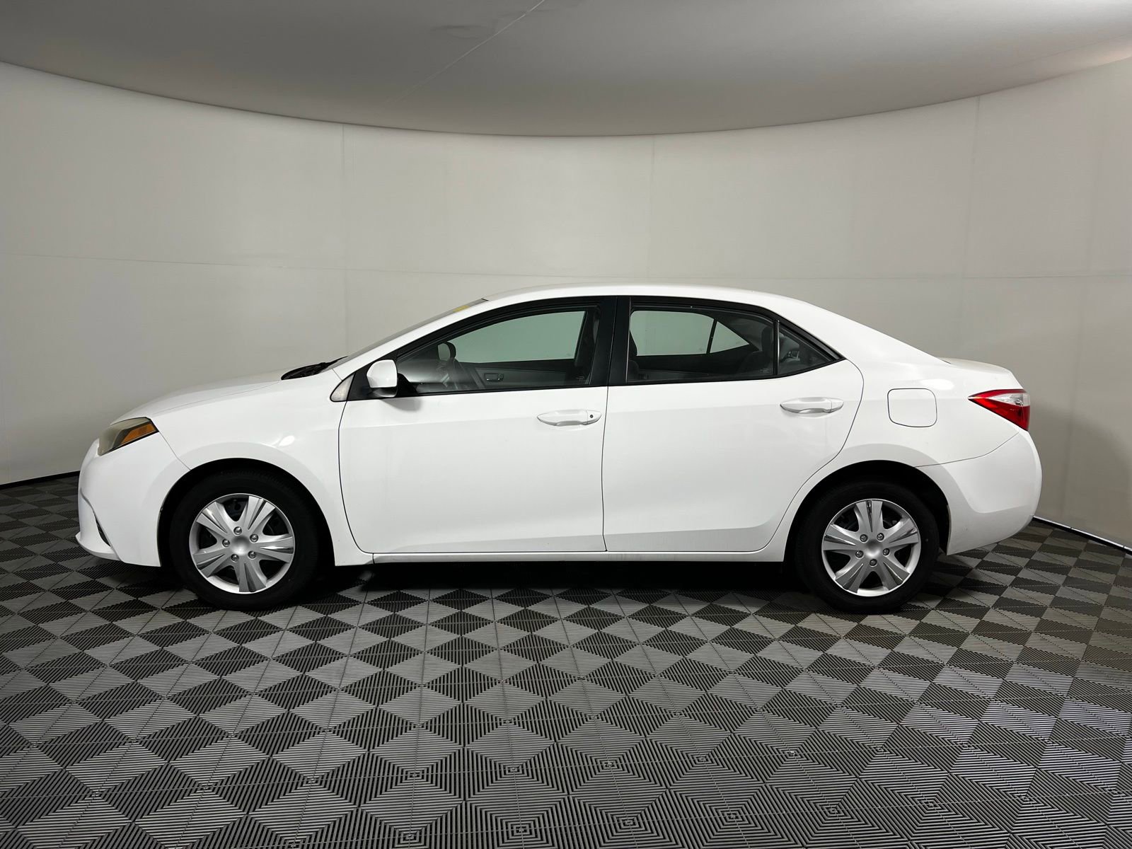 Used 2016 Toyota Corolla LE image 8