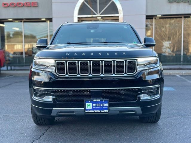 Used 2024 Jeep Wagoneer L Series III w/ Flexible Seating Group AWD/4WD image 9