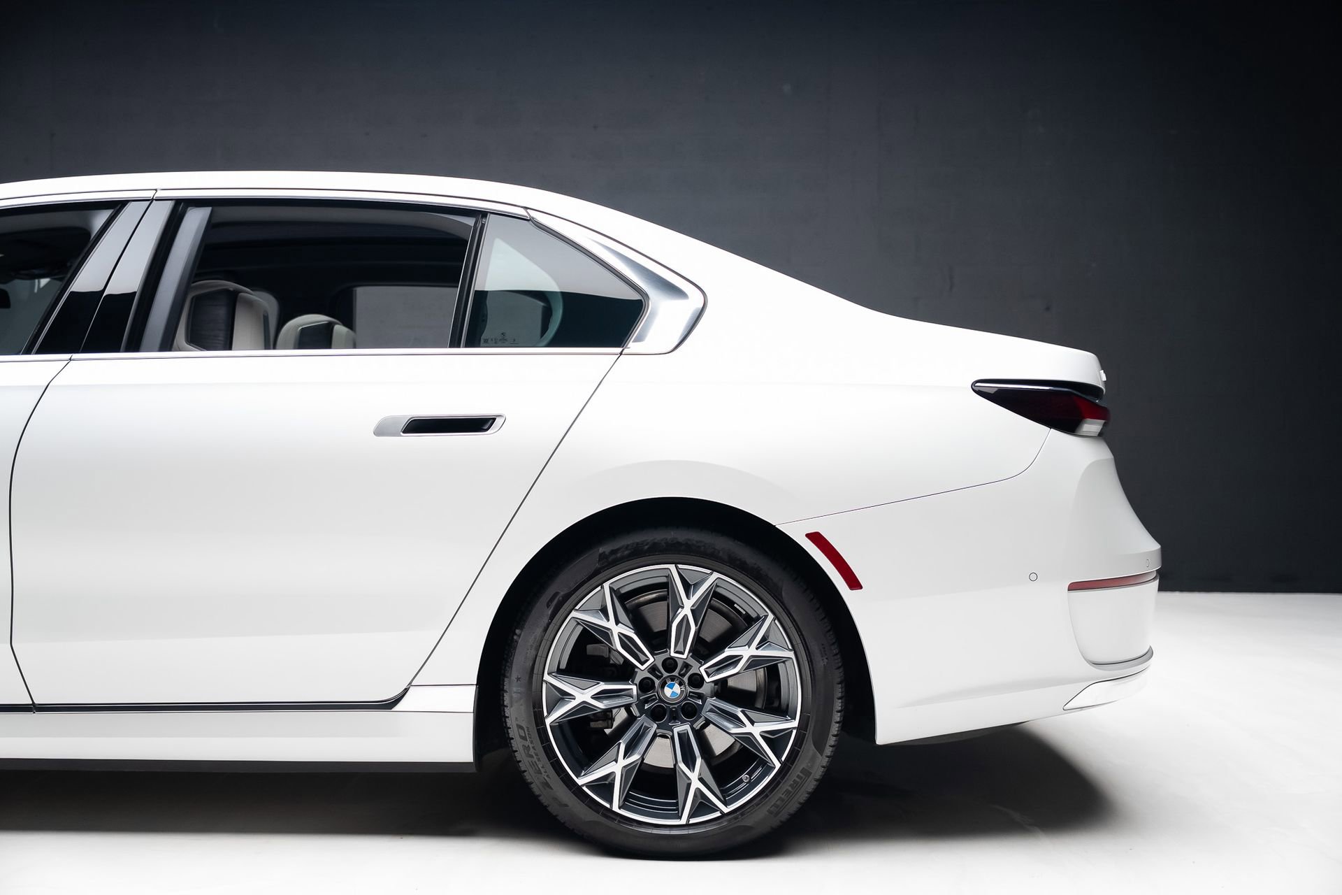 Used 2024 BMW i7 xDrive60 image 21