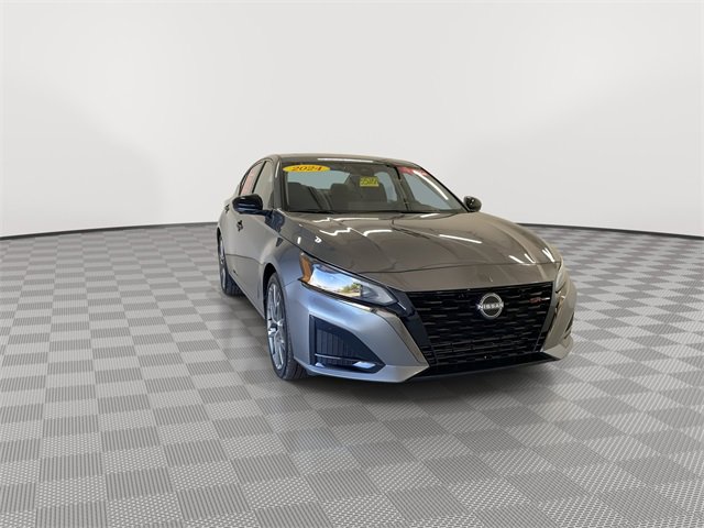 Certified 2024 Nissan Altima 2.0 SR image 3