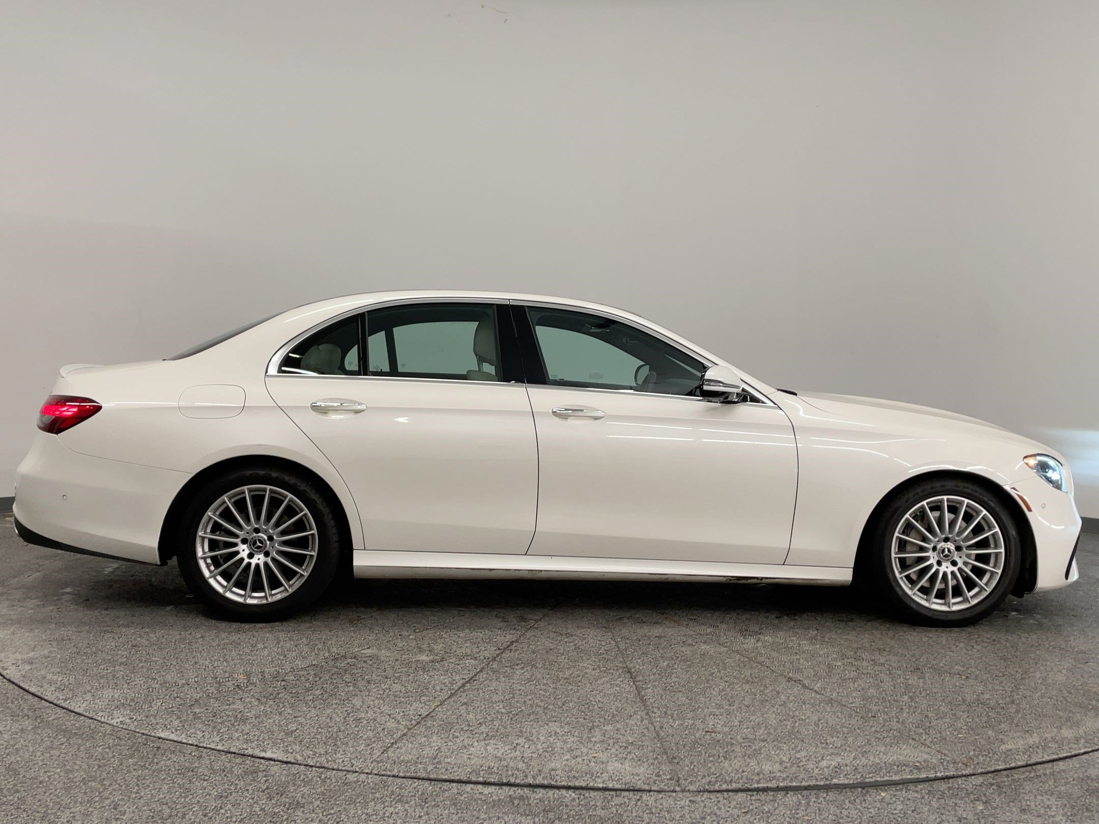 Used 2022 Mercedes-Benz E 350 Sedan image 8