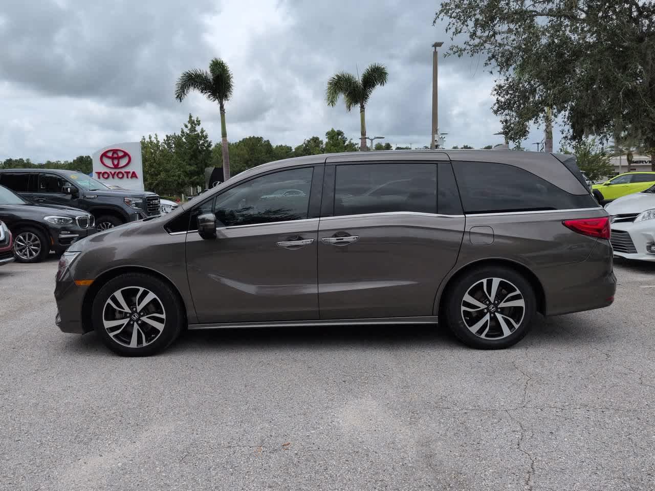 Used 2019 Honda Odyssey Elite image 3