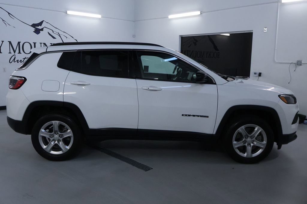 Used 2024 Jeep Compass Latitude image 8