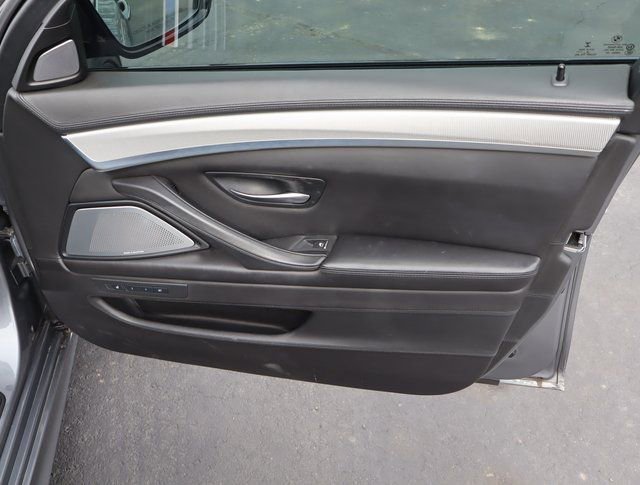 Used 2015 BMW M5 image 40