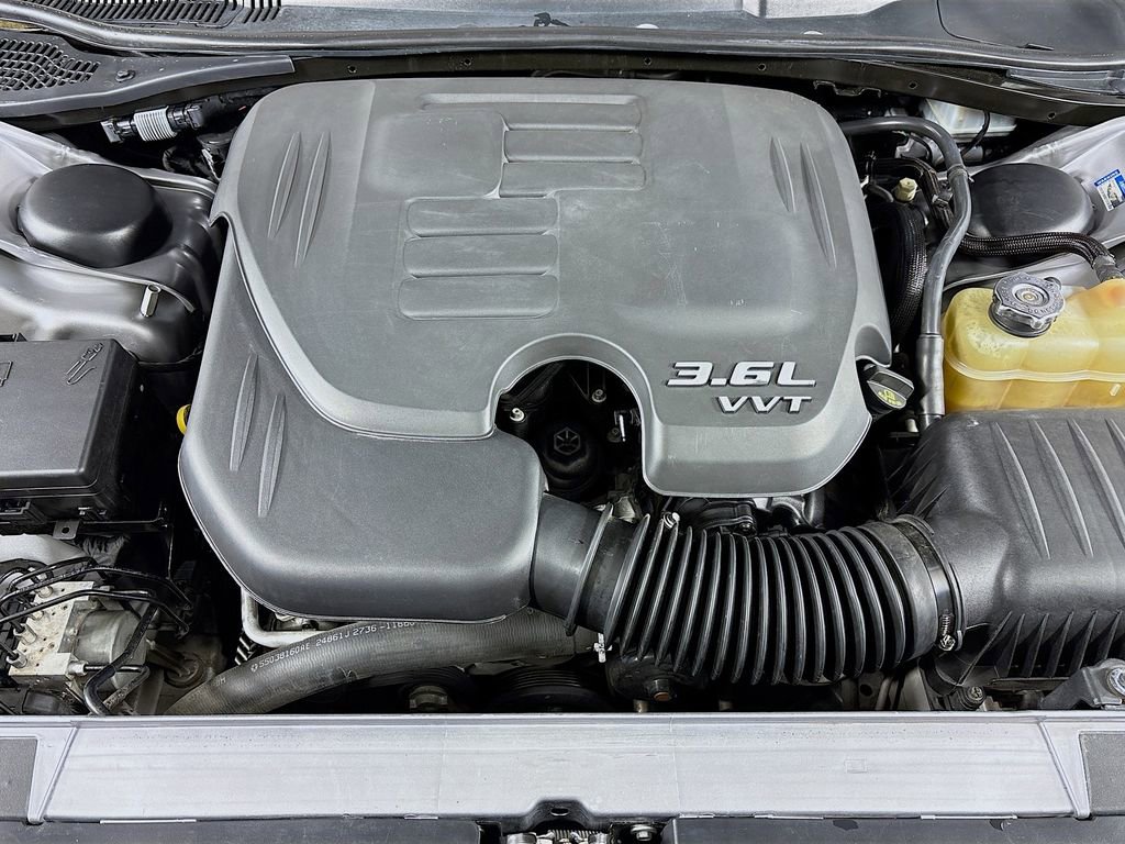 Used 2016 Dodge Challenger SXT image 29