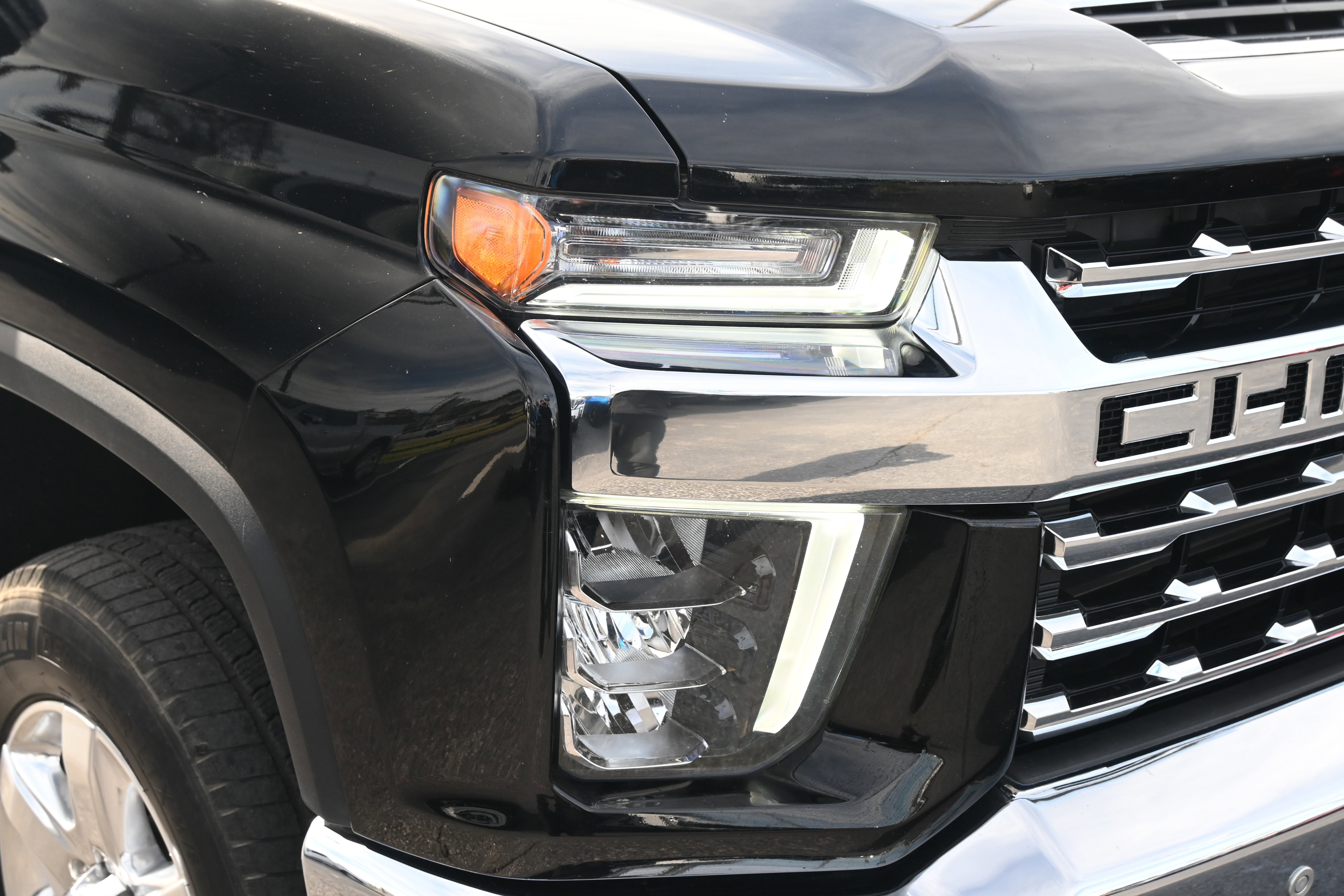 Used 2022 Chevrolet Silverado 2500 LTZ w/ LTZ Plus Package image 12