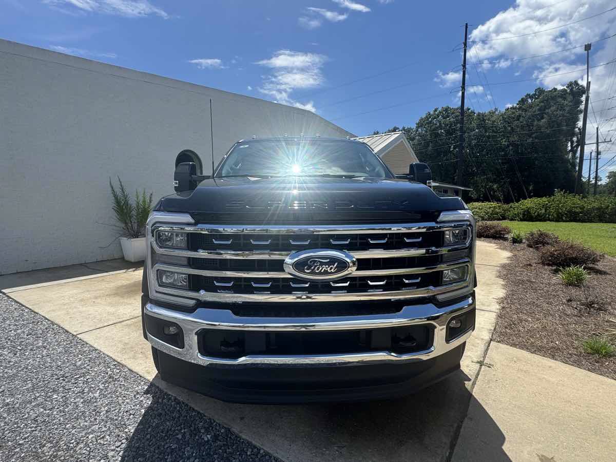 Used 2026 Ford F450 Lariat AWD/4WD image 3