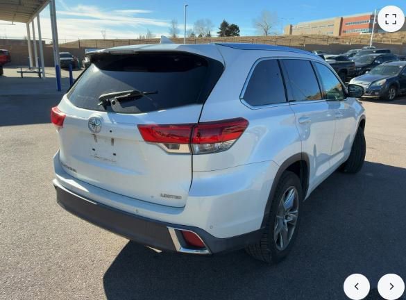Used 2019 Toyota Highlander Limited image 4