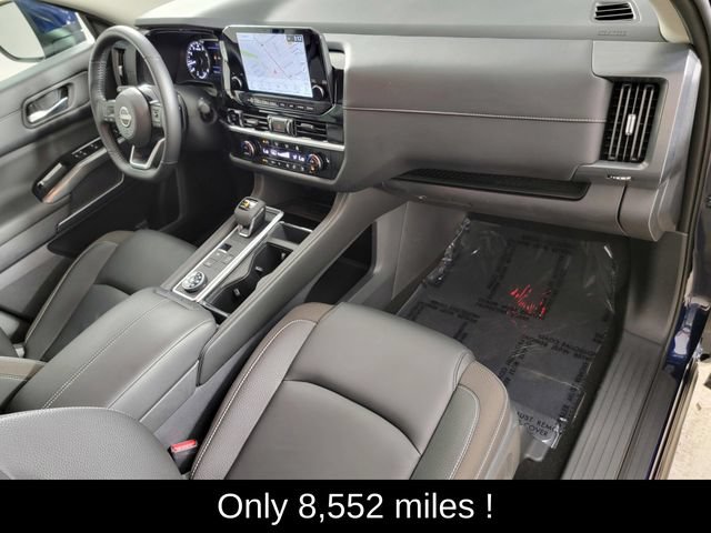 Used 2025 Nissan Pathfinder SL AWD/4WD image 20