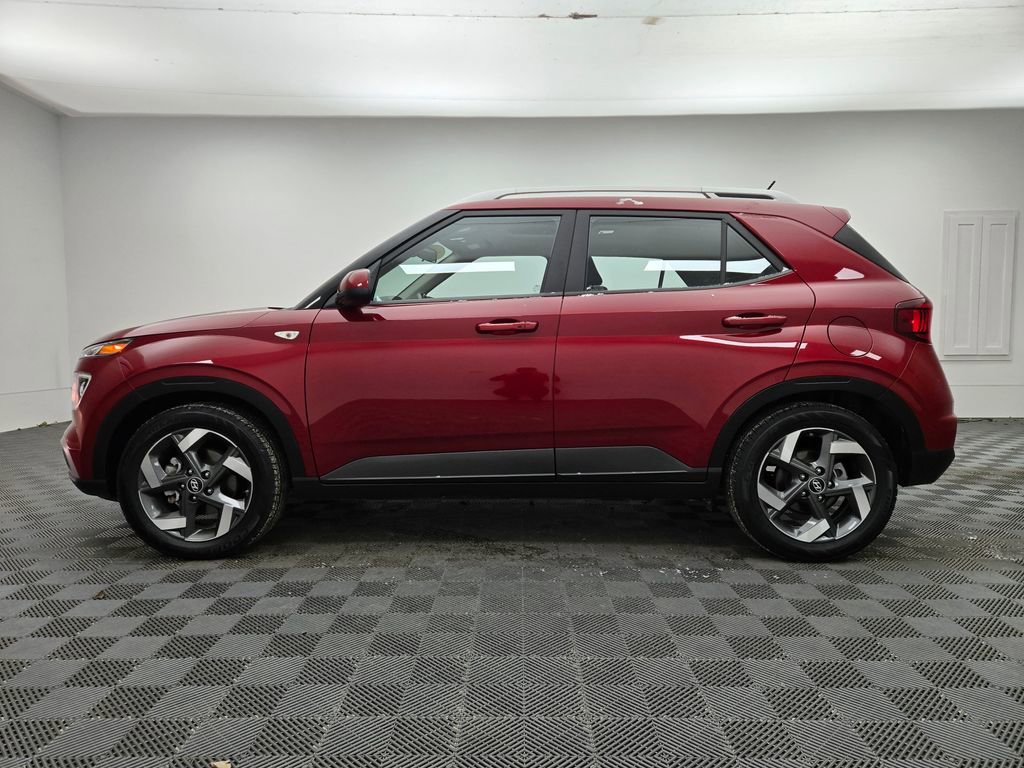 Used 2024 Hyundai Venue SEL image 16