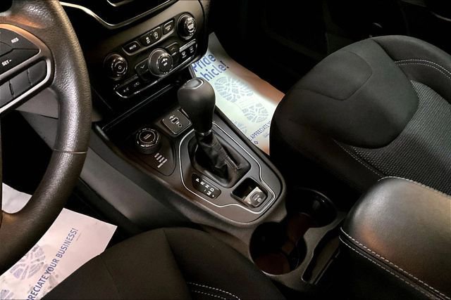 Used 2021 Jeep Cherokee Latitude image 18