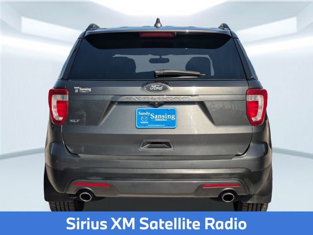 Used 2017 Ford Explorer XLT w/ Equipment Group 202A image 5