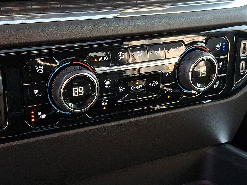 Used 2024 Chevrolet Silverado 2500 High Country w/ High Country Premium Package image 16