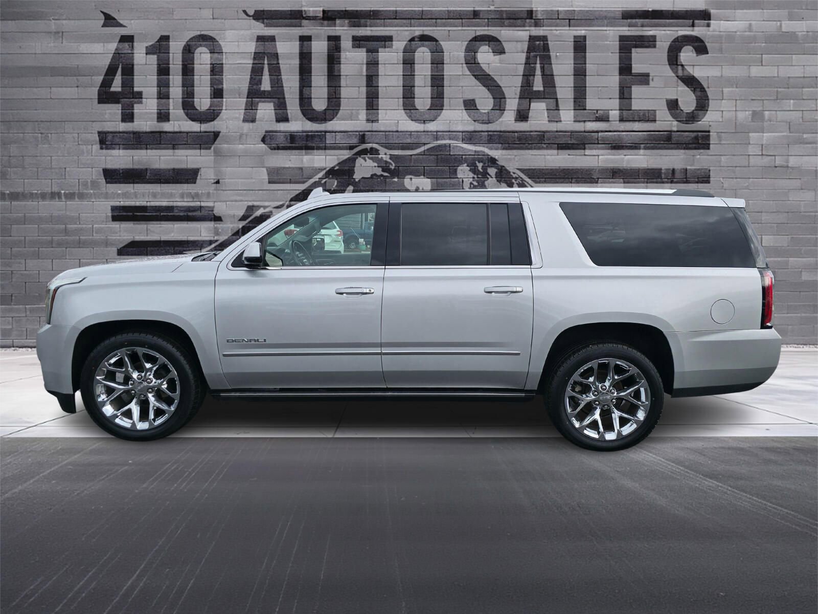 Used 2020 GMC Yukon XL Denali w/ Denali Premium Package image 7