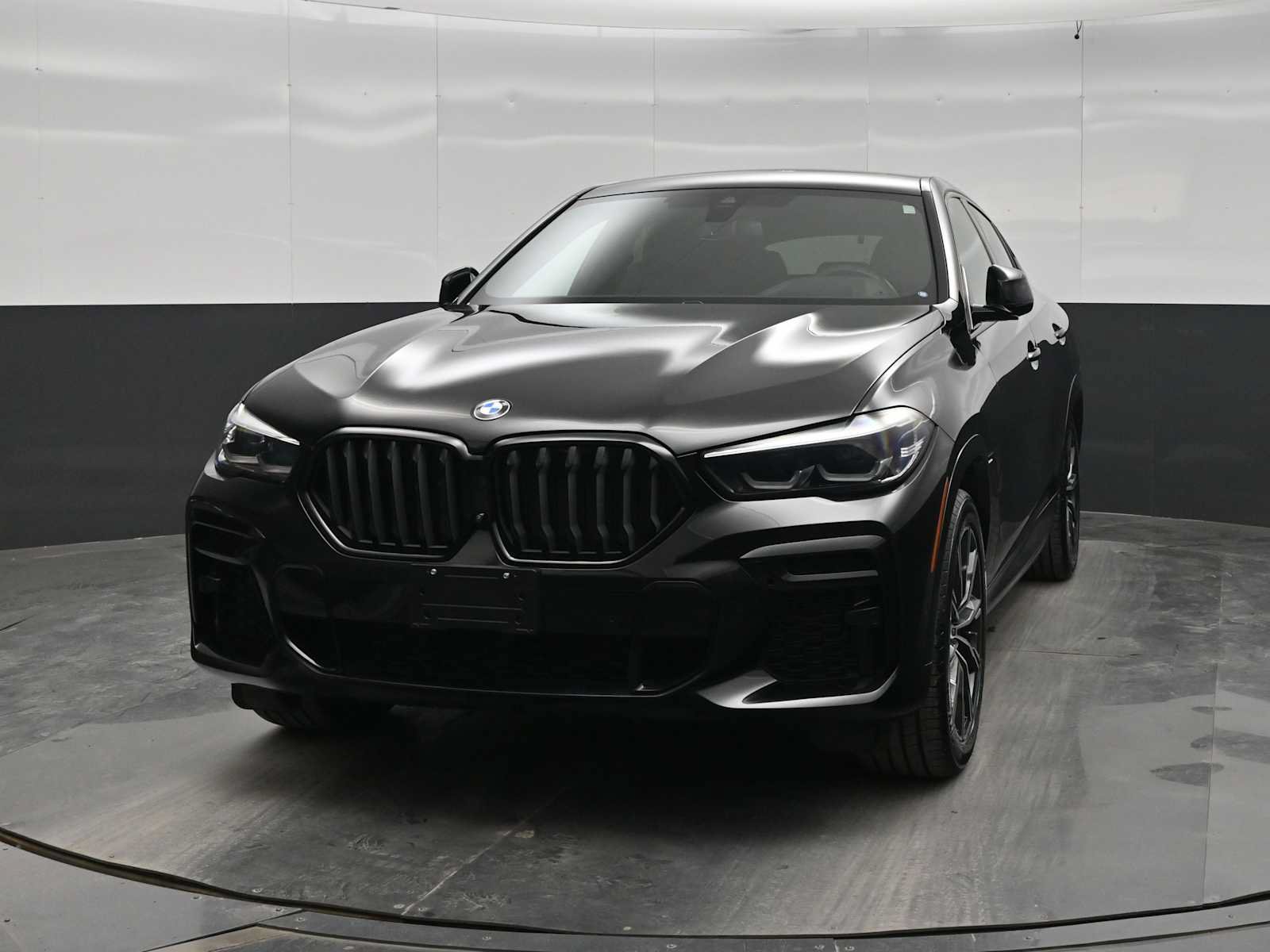 Used 2023 BMW X6 xDrive40i w/ M Sport Package AWD/4WD image 3