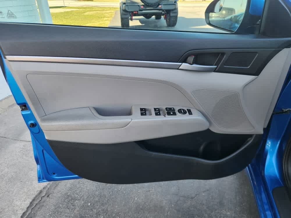 Used 2017 Hyundai Elantra SE image 20