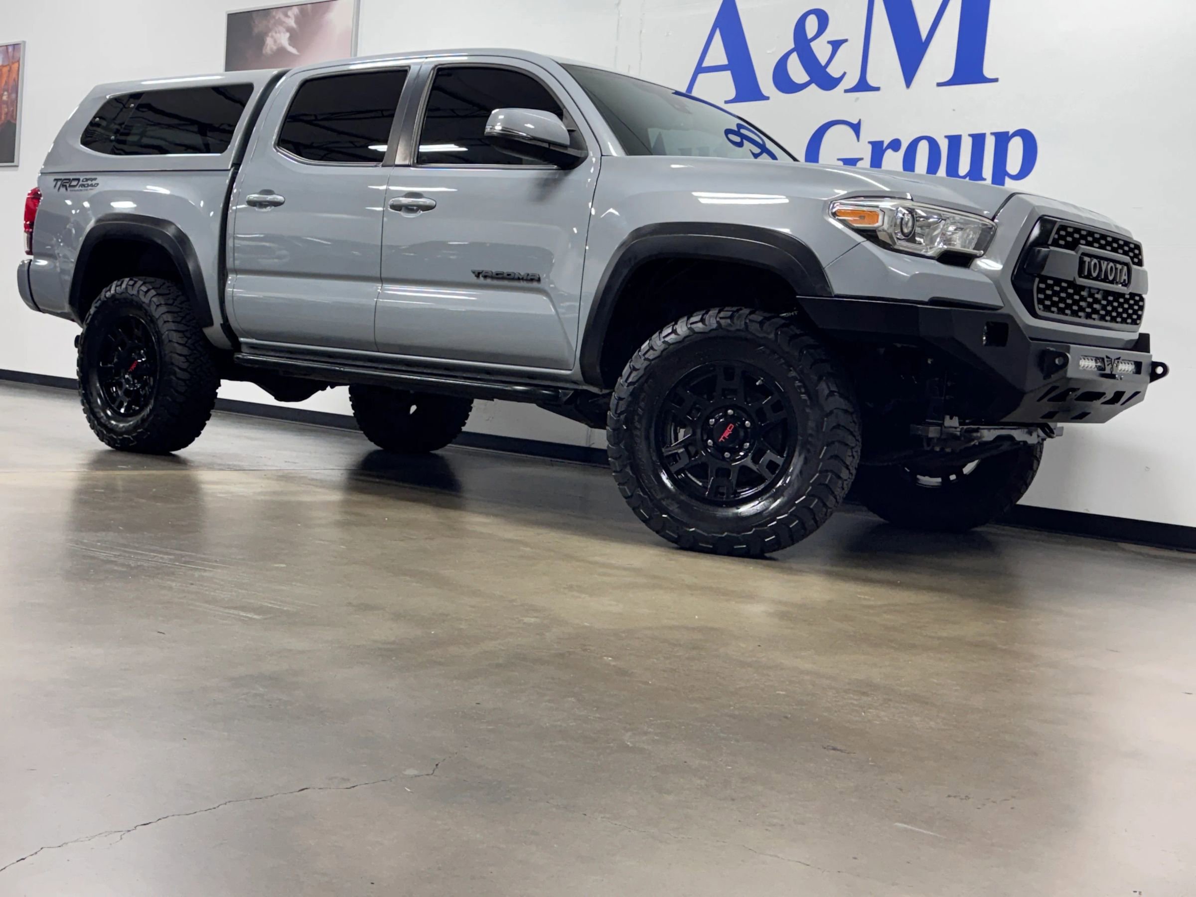 Used 2018 Toyota Tacoma TRD Off-Road image 2