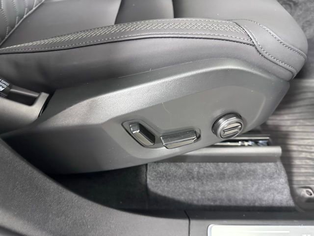 Used 2025 Volvo XC90 T8 Plus w/ Protection Package Premier AWD/4WD image 11