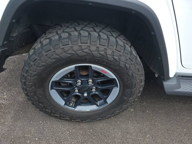 Used 2018 Jeep Wrangler Unlimited Sahara w/ Cold Weather Group AWD/4WD image 16