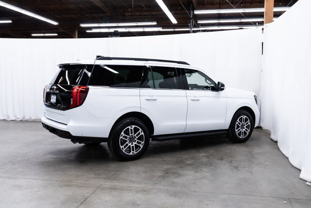 Used 2025 Ford Expedition Active AWD/4WD image 6
