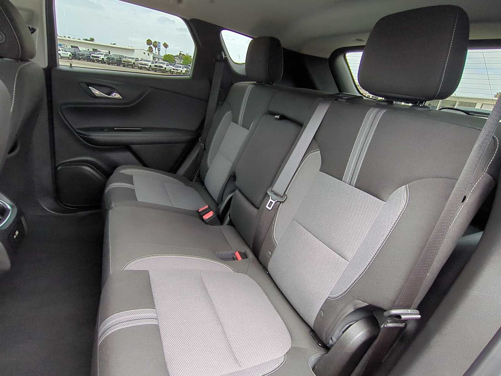 Used 2025 Chevrolet Blazer LT FWD image 23