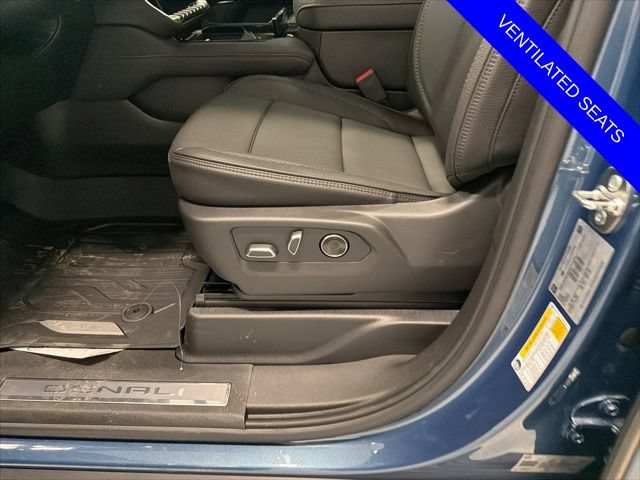 New 2026 GMC Yukon XL Denali w/ Sun & Power Step Package AWD/4WD image 9