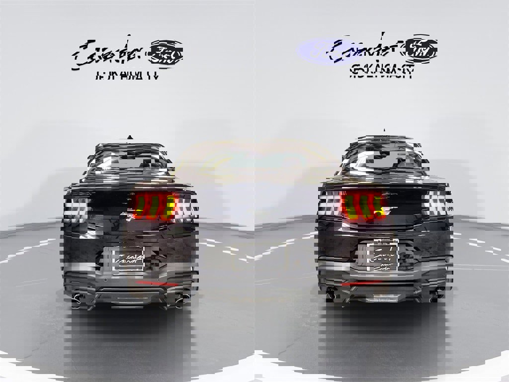 Used 2024 Ford Mustang Coupe image 7