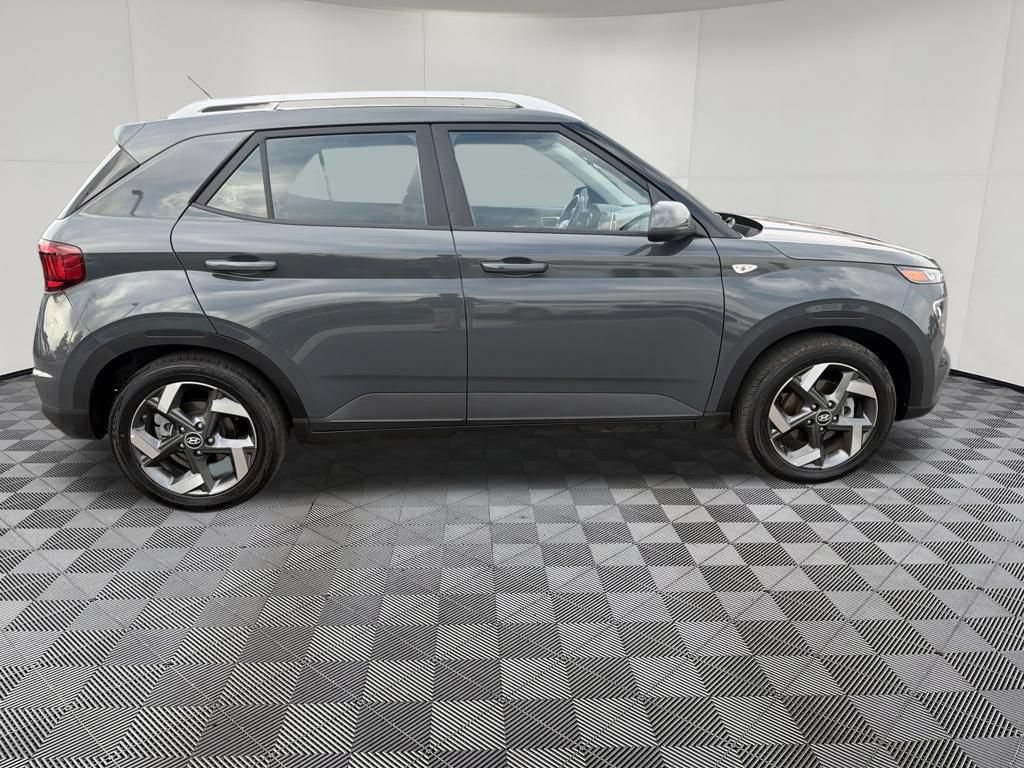Used 2025 Hyundai Venue SEL FWD image 7