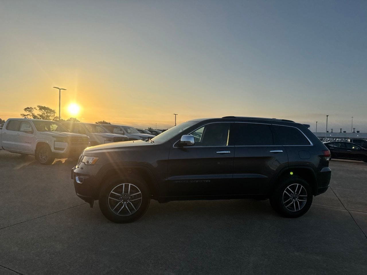 Used 2020 Jeep Grand Cherokee Limited AWD/4WD image 12