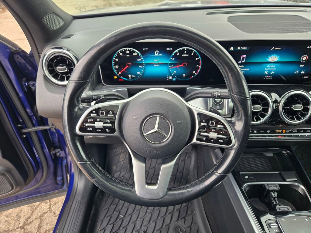 Used 2021 Mercedes-Benz GLB 250 4MATIC w/ Premium Package image 40