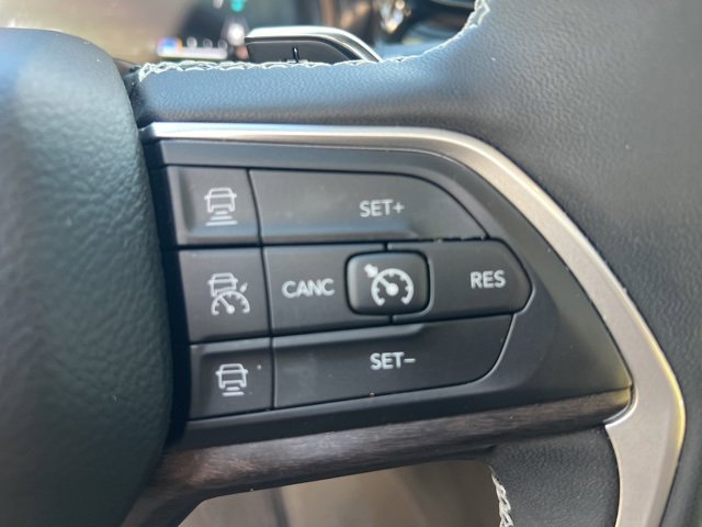 Used 2023 Jeep Grand Cherokee 30th Anniversary image 17