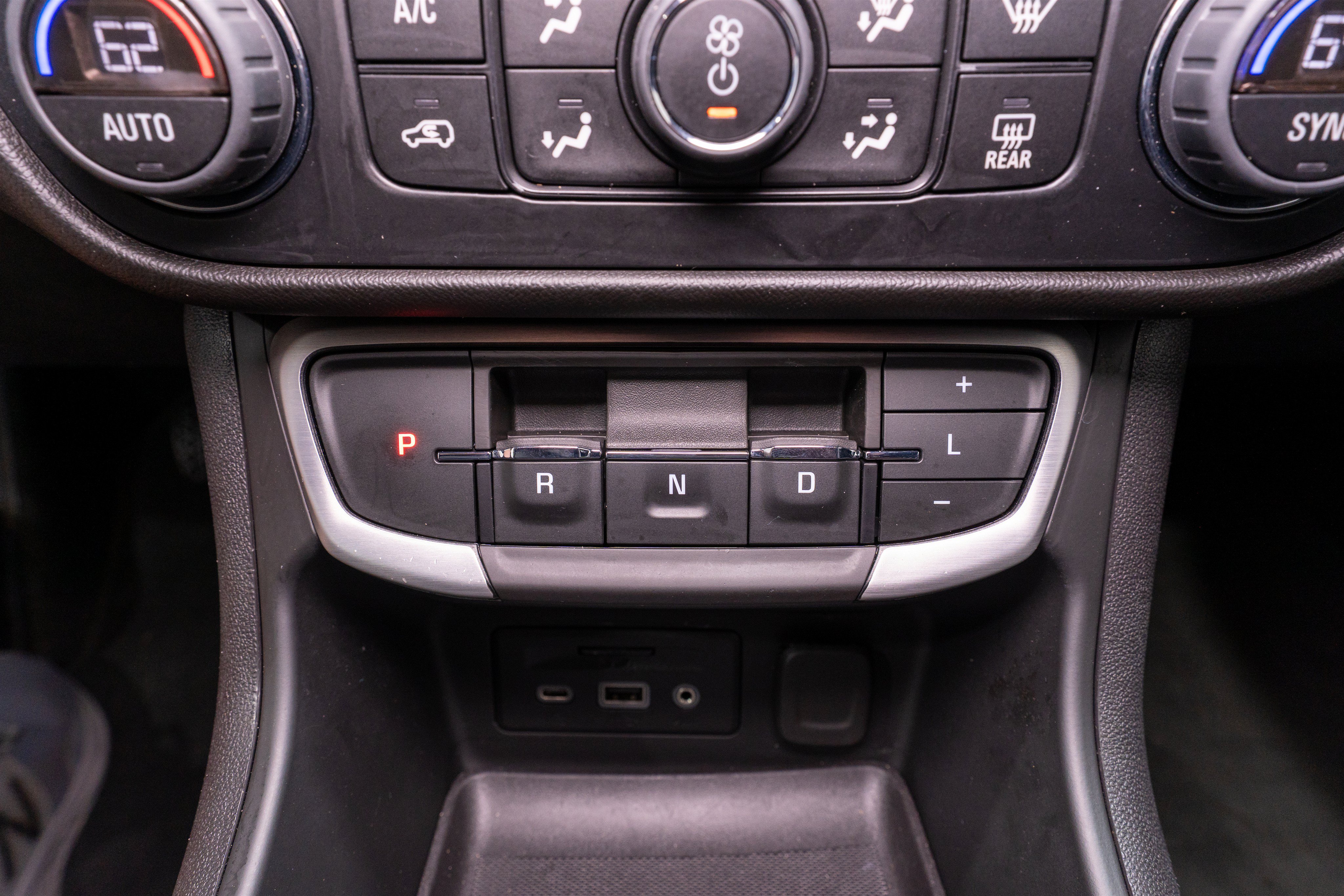 Used 2024 GMC Terrain SLT w/ Infotainment Package II FWD image 24