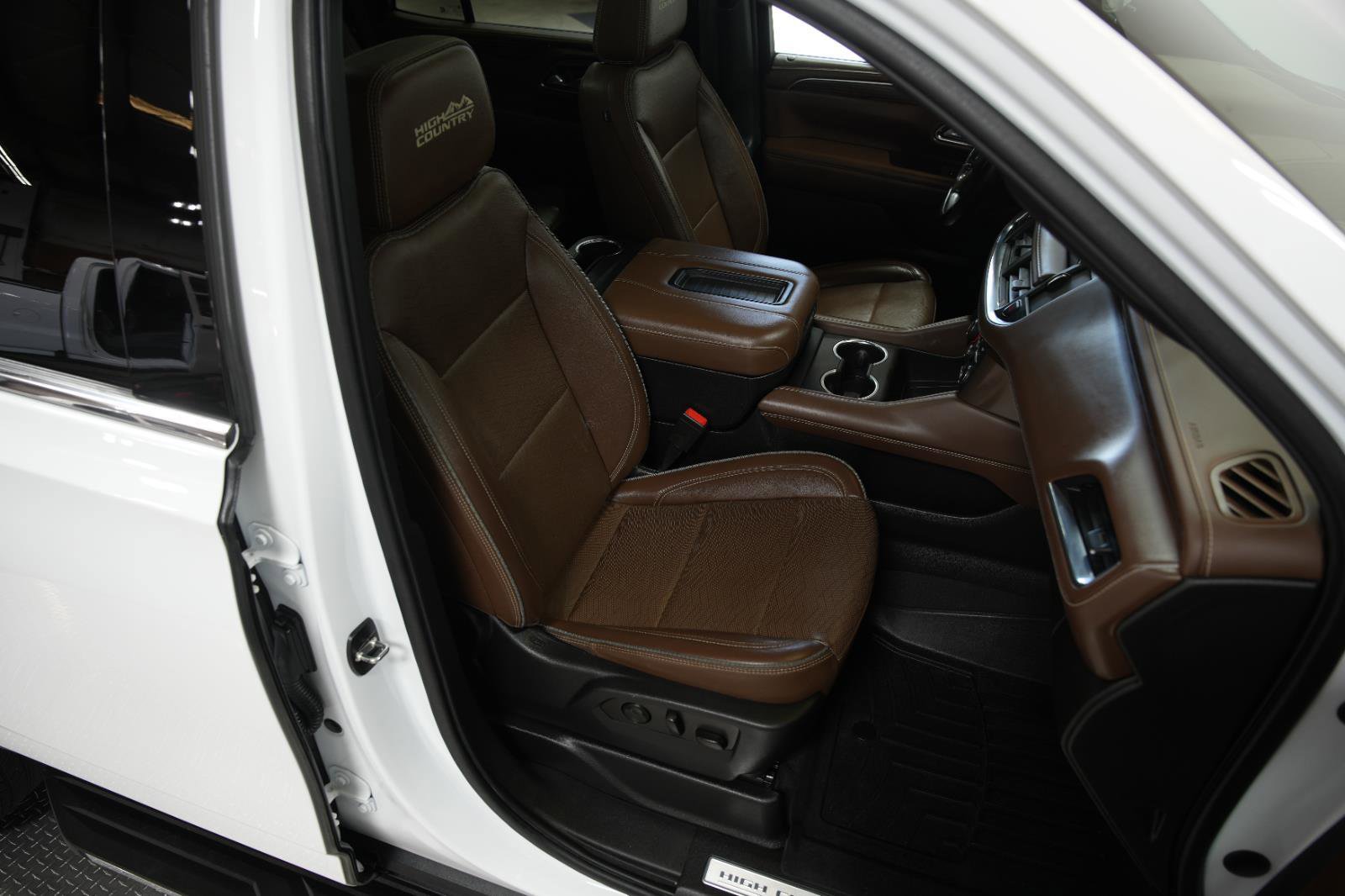 Used 2022 Chevrolet Tahoe High Country AWD/4WD image 19